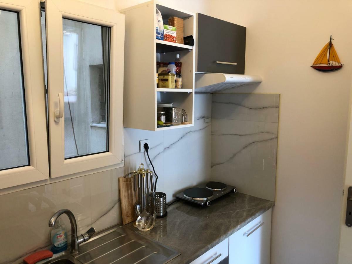 Metaxourgio Spacious Two Bedroom Apartment Athens Exterior photo